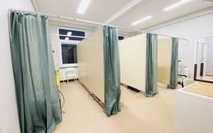 Gabinet rehabilitacji w Przychodni Leśnej w Bydgoszczy - boksy do ćwiczeń